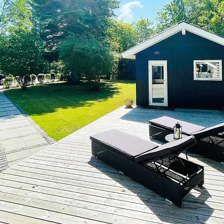 8 Person In Gilleleje-by Traum * Gilleleje