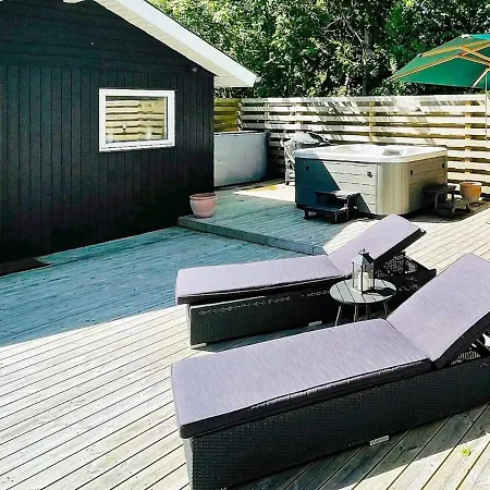 8 Person In Gilleleje-by Traum