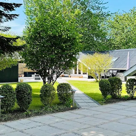 8 Person In Gilleleje-by Traum