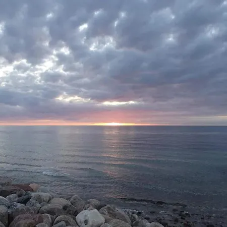 8 Person In Gilleleje-by Traum